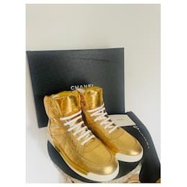 Chanel-Exclusive Sneakers Chanel collection 19A-Golden