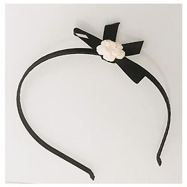 Delicado tiara para cabelo DOLCE & GABBANA em seda preta com flor de camélia branca Preto