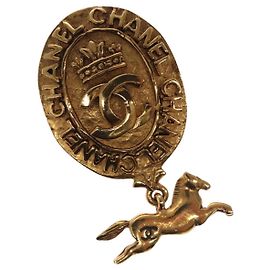Broche de metal CHANEL Caballo dorado CC Auth ar13555 Dorado