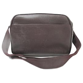 Louis Vuitton-Sac à épaule Reporter en cuir Taiga Louis Vuitton-Bordeaux