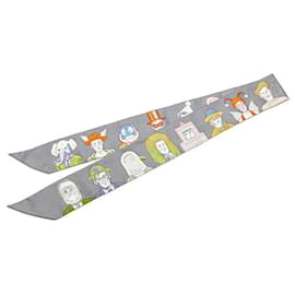 Hermès-Foulard en soie DRESS CODE d'Hermès-Gris