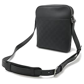 Louis Vuitton-Sac à épaule Pochette District Damier Infini Louis Vuitton-Noir