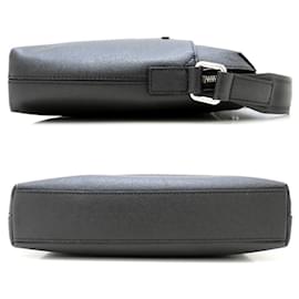 Louis Vuitton-Sac à épaule Louis Vuitton Taiga Grigori PM-Gris