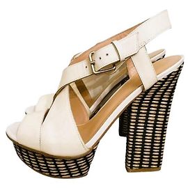 Stunning GUESS white cream sandals 37.5 sculptural heel Eggshell