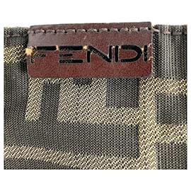 Fendi-Sac à épaule en nylon marron Fendi-Marron