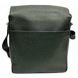 Louis Vuitton-Sac à épaule YARANGA Taiga de Louis Vuitton-Noir