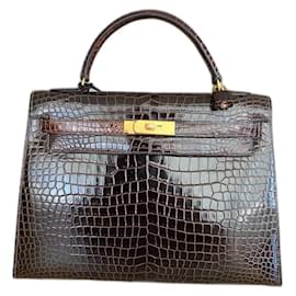 Hermès-Sac Kelly Hermès 32 cm en cuir de crocodile Porosus marron foncé, bijouterie dorée neuve.-Marron
