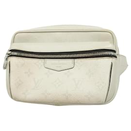 Louis Vuitton-Sac banane Taiga Rama Louis Vuitton-Autre