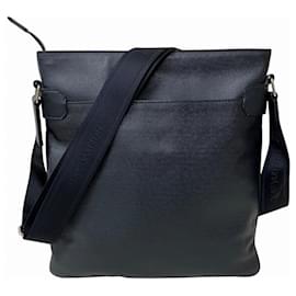 Louis Vuitton-Sac à épaule Louis Vuitton Taiga Sasha M32712-Bleu Marine