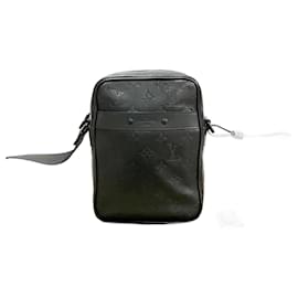 Louis Vuitton-Sac à épaule en cuir Monogram Shadow Danube de Louis Vuitton-Noir
