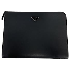 Prada- Prada Logo Plaque Zipped Clutch Bag in Black Leather-Black