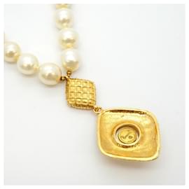 Chanel-Chanel Gold Plated Necklace with Diamond Shape Pendant-Golden
