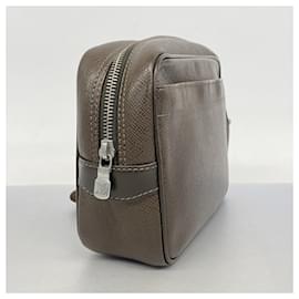 Louis Vuitton-Sac à main Louis Vuitton Clutch Taiga Karuga M30818 Grizzly-Marron