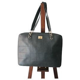 Mala de viagem Chanel em couro caviar verde pinho Verde