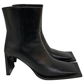Botas Ankle Moon Balenciaga em Couro Preto Preto