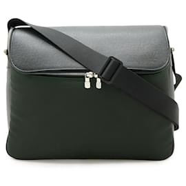 Louis Vuitton-Sac à épaule en toile de cuir Taiga Taimaire de Louis Vuitton-Gris