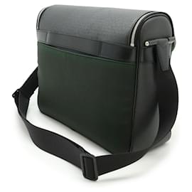 Louis Vuitton-Sac à épaule en toile de cuir Taiga Taimaire de Louis Vuitton-Gris