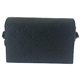 Louis Vuitton-Sac à épaule Monogram Steamer Wearable Wallet de Louis Vuitton-Noir
