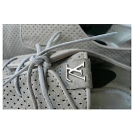 Louis Vuitton-LOUIS VUITTON Beige perforated Derbies 8UK / 42 FR-Beige