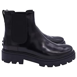 Tod's-Tod's Logo-Embossed Chelsea Boots in Black Leather-Black