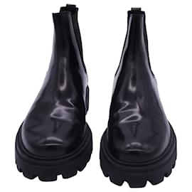 Tod's-Tod's Logo-Embossed Chelsea Boots in Black Leather-Black