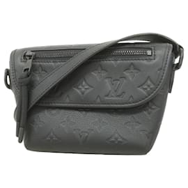 Louis Vuitton-Sac à épaule Monogram Shadow Pulse de Louis Vuitton-Noir