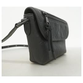 Louis Vuitton-Sac à épaule Monogram Shadow Pulse de Louis Vuitton-Noir