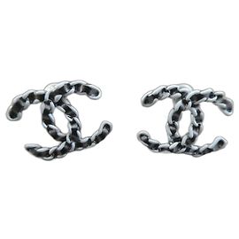 boucles d oreilles chanel neuves avec une boite chanel Multicolore