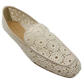 Mocassim Lee de linho e couro nappa Jasmine em ecru da Stuart Weitzman Cru