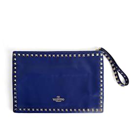 Valentino Garavani Pochette en cuir de veau Rockstud moyen bleue Bleu
