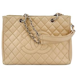 Chanel Bolsa shopper em couro caviar matelassado bege GST Bege