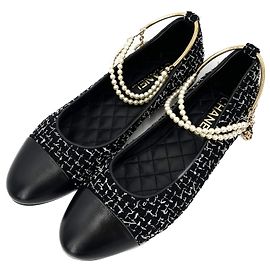 Chanel Scarpe in tweed con punta cap-toe e flap da ballet nero e bianco Altro