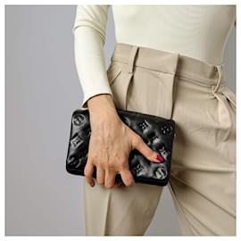 Louis Vuitton-Coussin Pochette Monograma Em relevo Couro 3 Maneiras Mensageiro Transversal Preto-Preto
