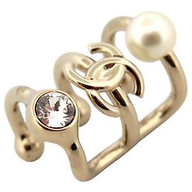 NOVOS BRINCOS CHANEL EAR CUFF LOGO CC PEROLA E STRASS EM METAL DOURADO Dourado