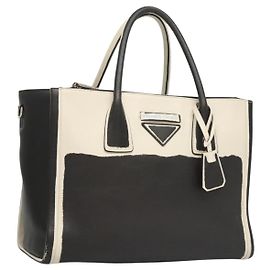 PRADA Sac à main en cuir noir et blanc Auth 122125 Noir Blanc