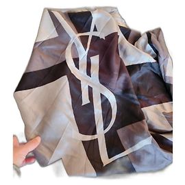 Yves Saint Laurent Seidentuch Grau Grau