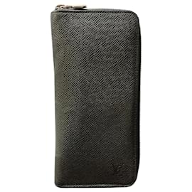 Louis Vuitton-Portefeuille vertical Zippy Taiga Louis Vuitton M30503-Noir