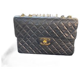 Chanel Borsa classica Maxi Jumbo in agnello trapuntato nero Nero