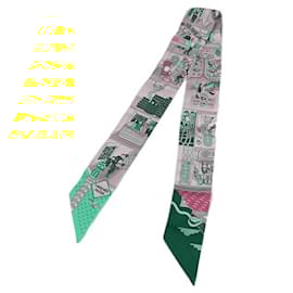 Hermès-Hermès Green La Maison Des Carres Silk Twilly Scarf-Green,Light green