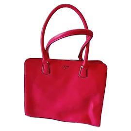 Guess Devine Rouge