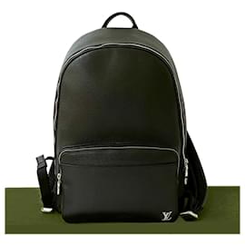 Louis Vuitton-Sac à dos en cuir Taiga Alex de Louis Vuitton-Noir