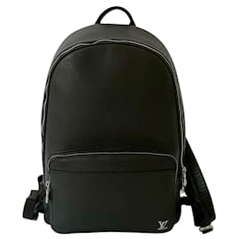 Louis Vuitton-Sac à dos en cuir Taiga Alex de Louis Vuitton-Noir