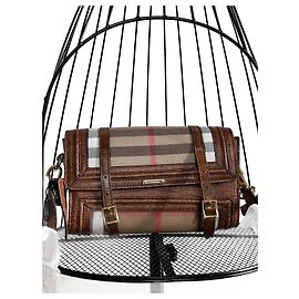 Nova bolsa Burberry Bridle Doyle com etiqueta de couro crocodilo cognac Outro