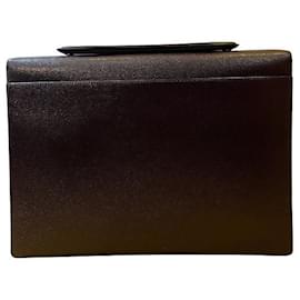 Louis Vuitton-Sac à documents Angara Taiga de Louis Vuitton-Noir