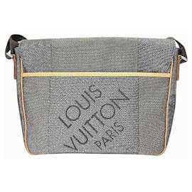 Louis Vuitton-Sac à épaule Petit Messager Damier Géant Louis Vuitton-Gris