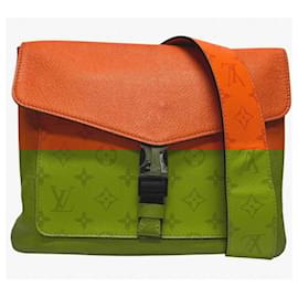 Louis Vuitton-Sac Messenger Taigarama Louis Vuitton-Bleu