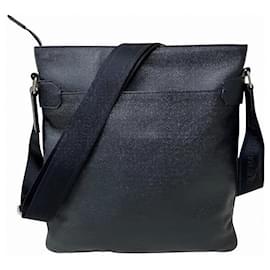 Louis Vuitton-Sac à épaule Sacha Taiga Louis Vuitton-Noir