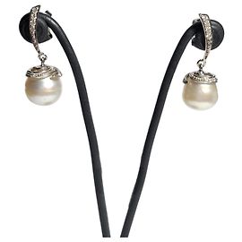 Autre Marque Boucles d'oreilles mi-longues en perles et diamants en or blanc 18K Autre