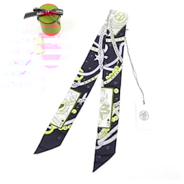 Hermès-Foulard en soie Twilly Queen of Hearts d'Hermès-Bleu