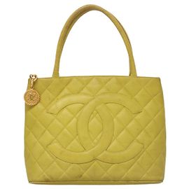Médaille Chanel Jaune